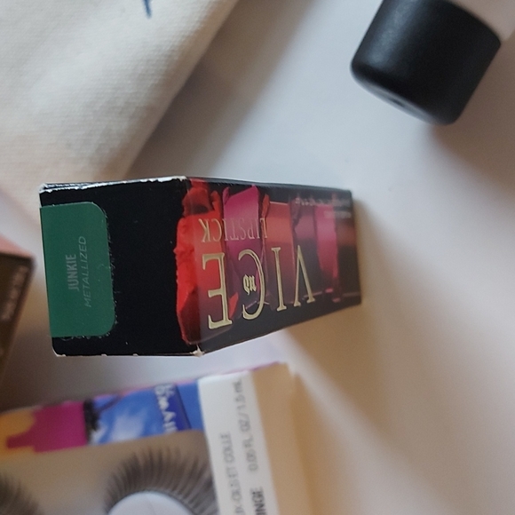 5 Piece Makeup Bundle - Picture 4 of 5